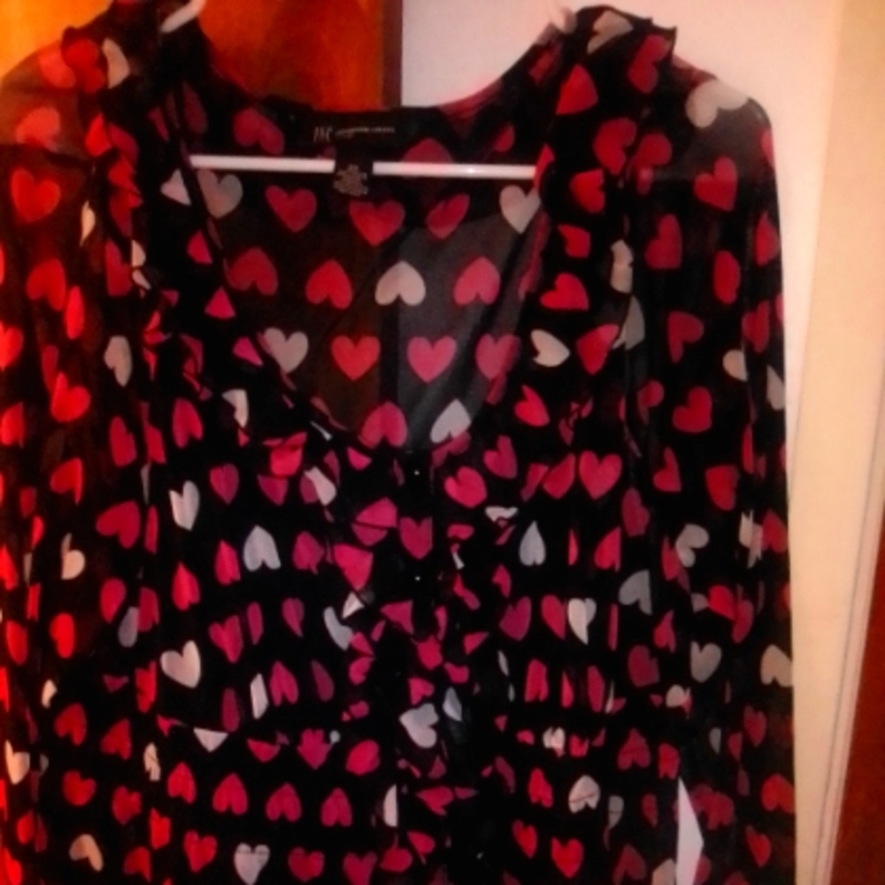 Heart pattern ruffle front blouse size 2X
